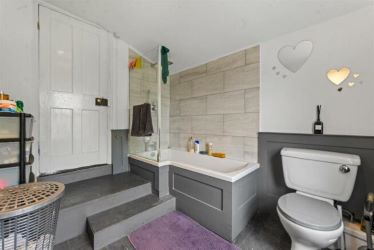 4 Rothesay Road, London, SE25 6NY