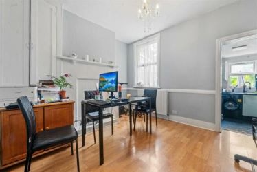 4 Rothesay Road, London, SE25 6NY