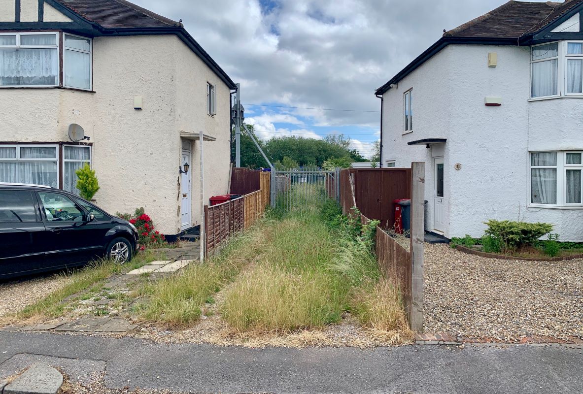 Strettons Land R/O, 50 Salt Hill Way, Slough, Berkshire, SL1 3TS