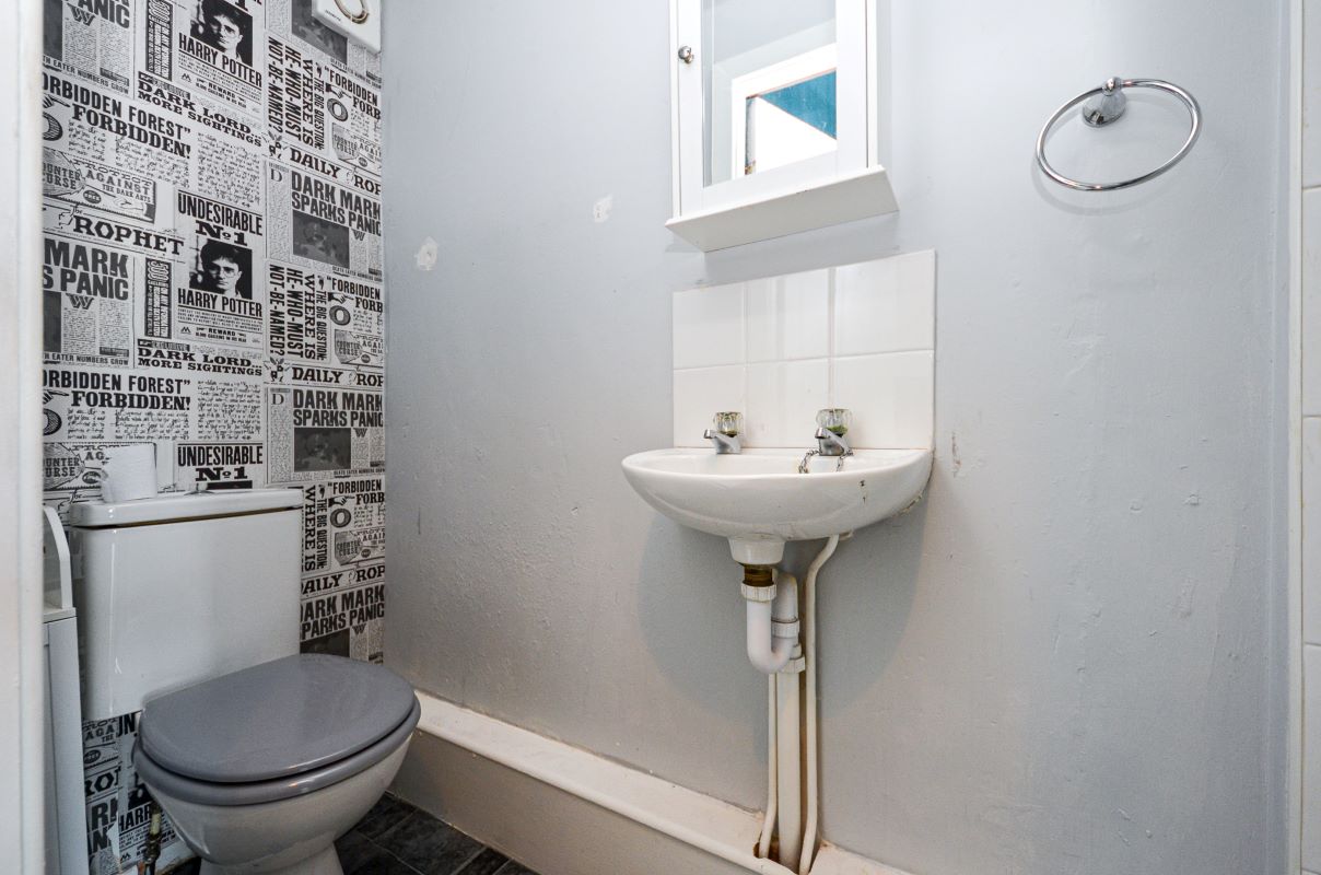 8B Albert Road, Old Colwyn, Colwyn Bay, Clwyd, LL29 9TE