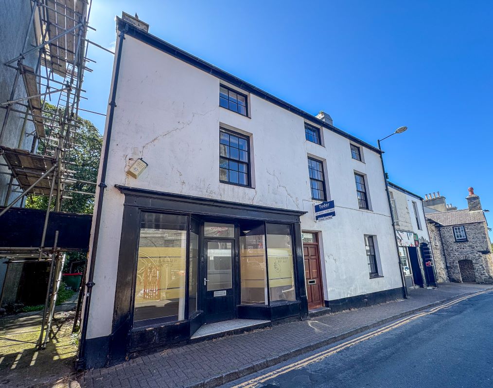 Property for Auction in Wales - 26 Stryd Penlan (Penlan Street), Pwllheli, Gwynedd, LL53 5DE