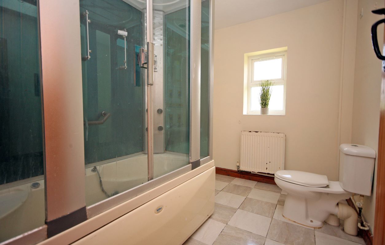 Llyn Y Coed Llantrisant, Holyhead, Gwynedd, LL65 4TN