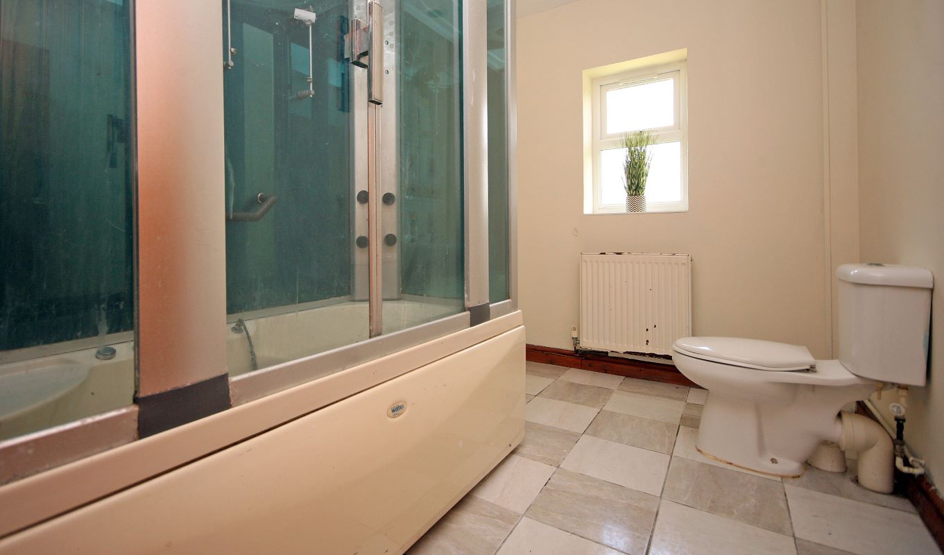 Llyn Y Coed Llantrisant, Holyhead, Gwynedd, LL65 4TN