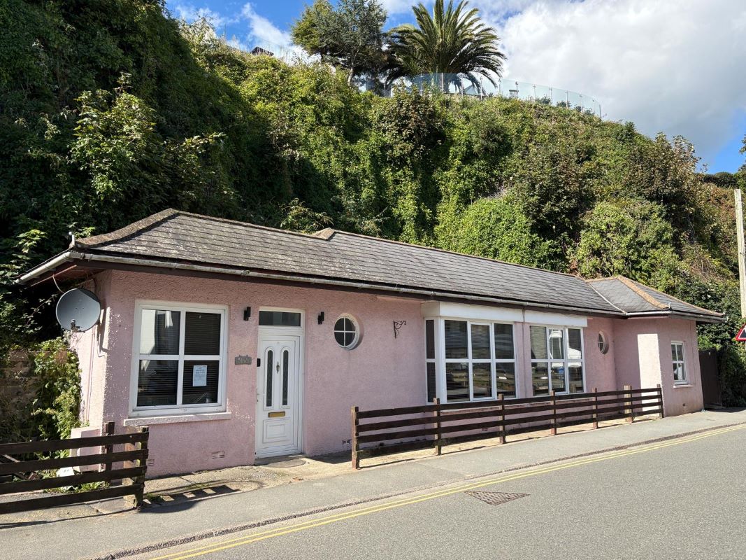Smugglers Cottage The Strand, Saundersfoot, Pembrokeshire, SA69 9ET