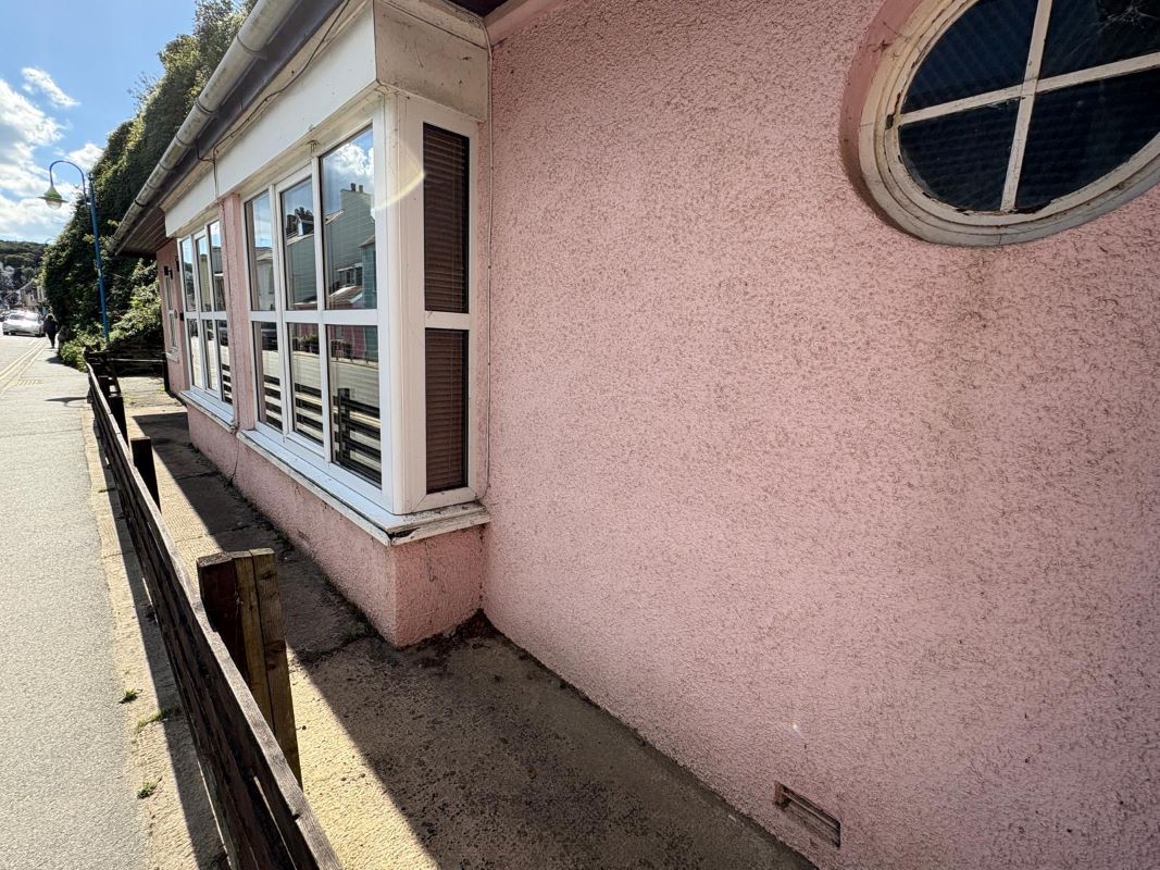 Smugglers Cottage The Strand, Saundersfoot, Pembrokeshire, SA69 9ET