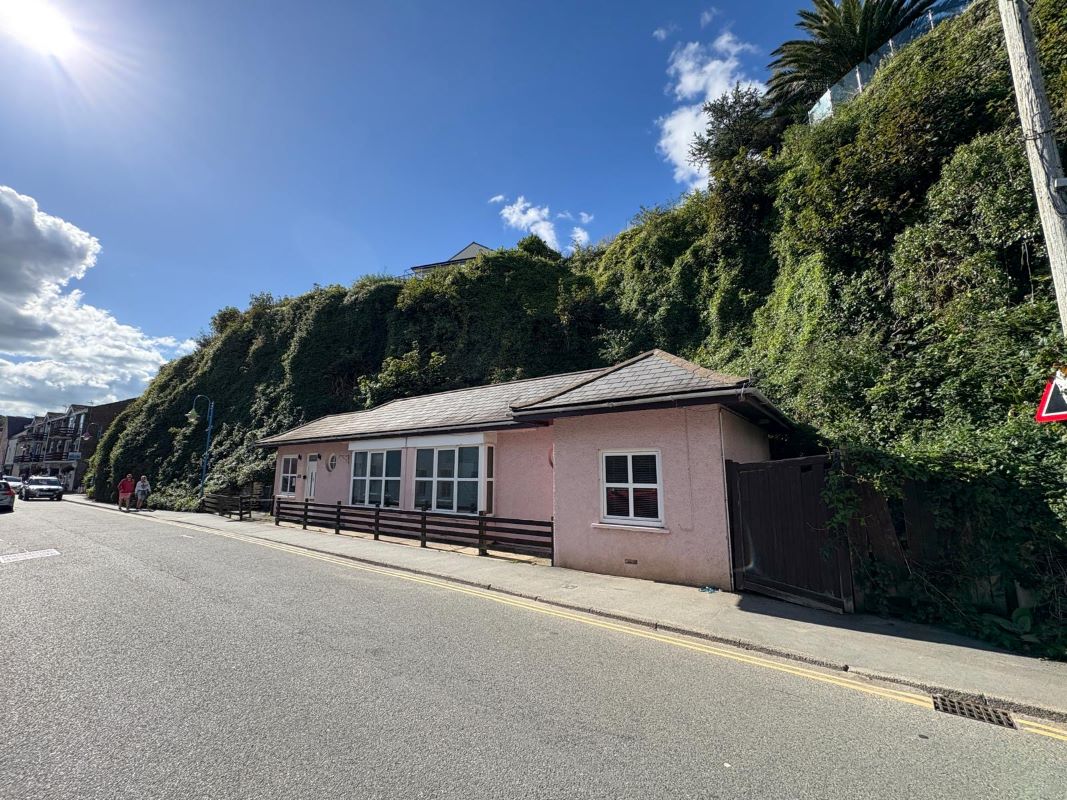 Smugglers Cottage The Strand, Saundersfoot, Pembrokeshire, SA69 9ET