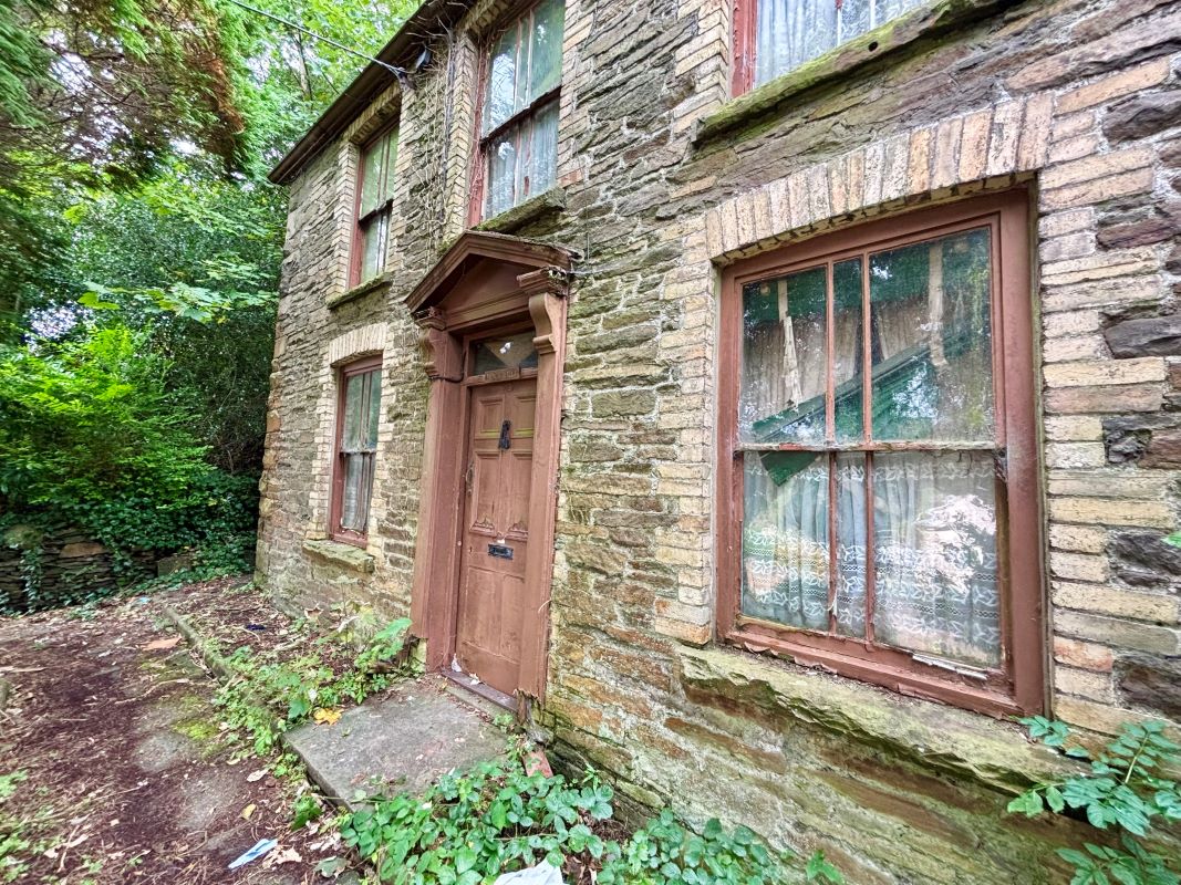 Property for Auction in Wales - 40 Graig Road Alltwen, Pontardawe, Swansea, SA8 3DA