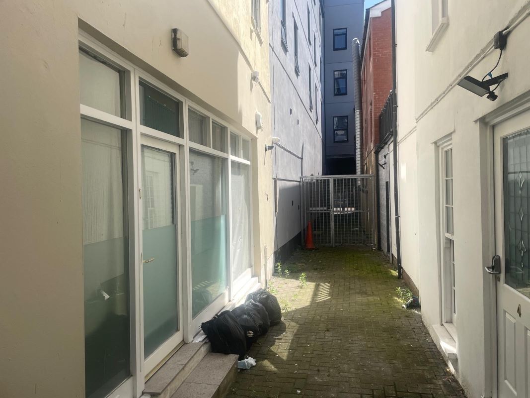 1 Mount Stuart Arcade, Cardiff, CF10 5ES