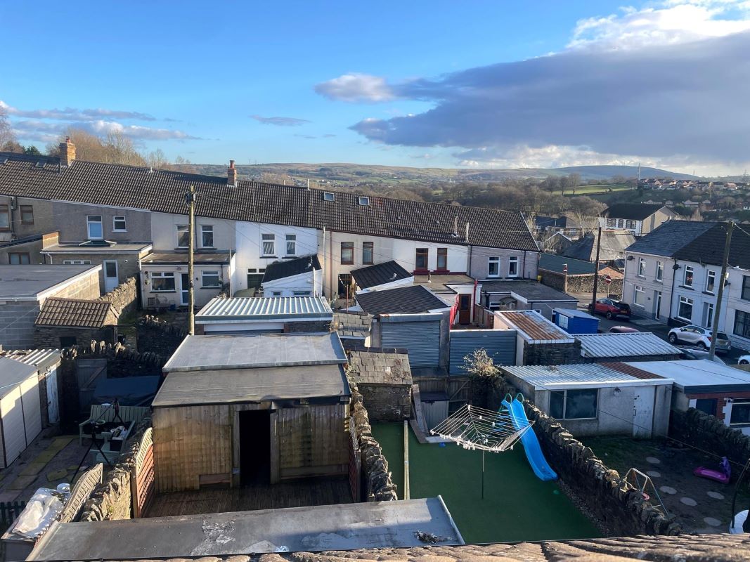 4 Field Street, Trelewis, CF46 6AW