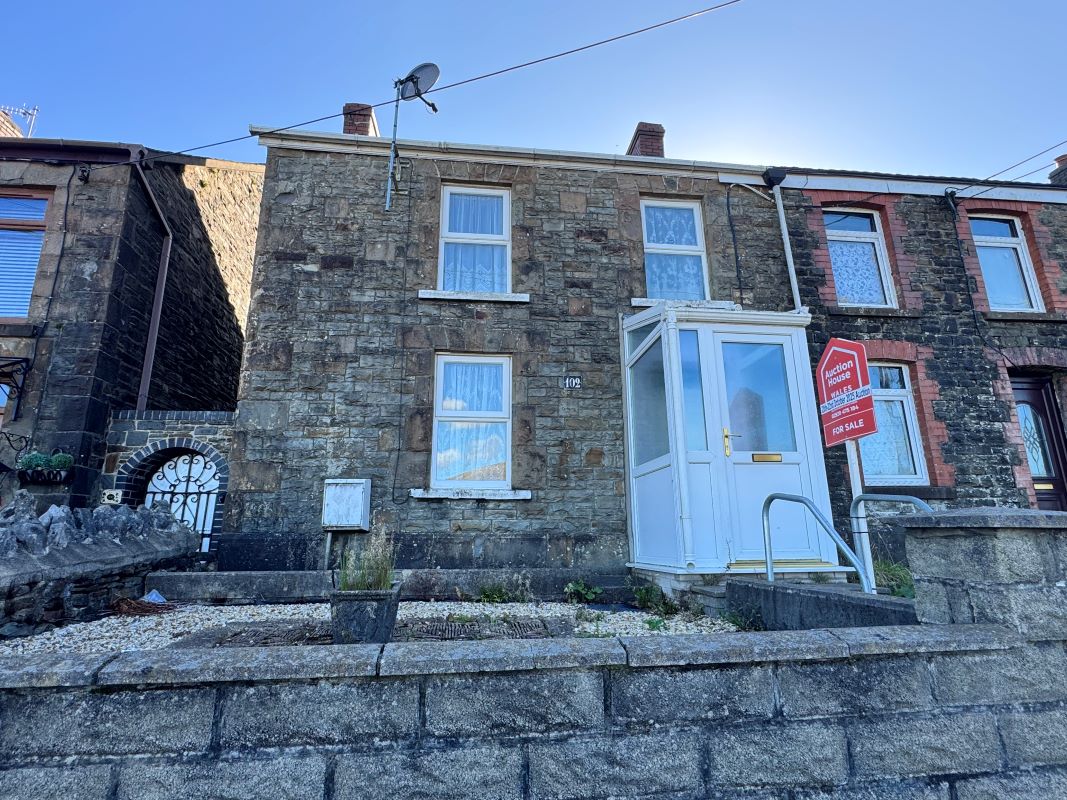 Property for Auction in Wales - 102 Heol Y Gors Cwmgors, Ammanford, Carmarthenshire, SA18 1RR