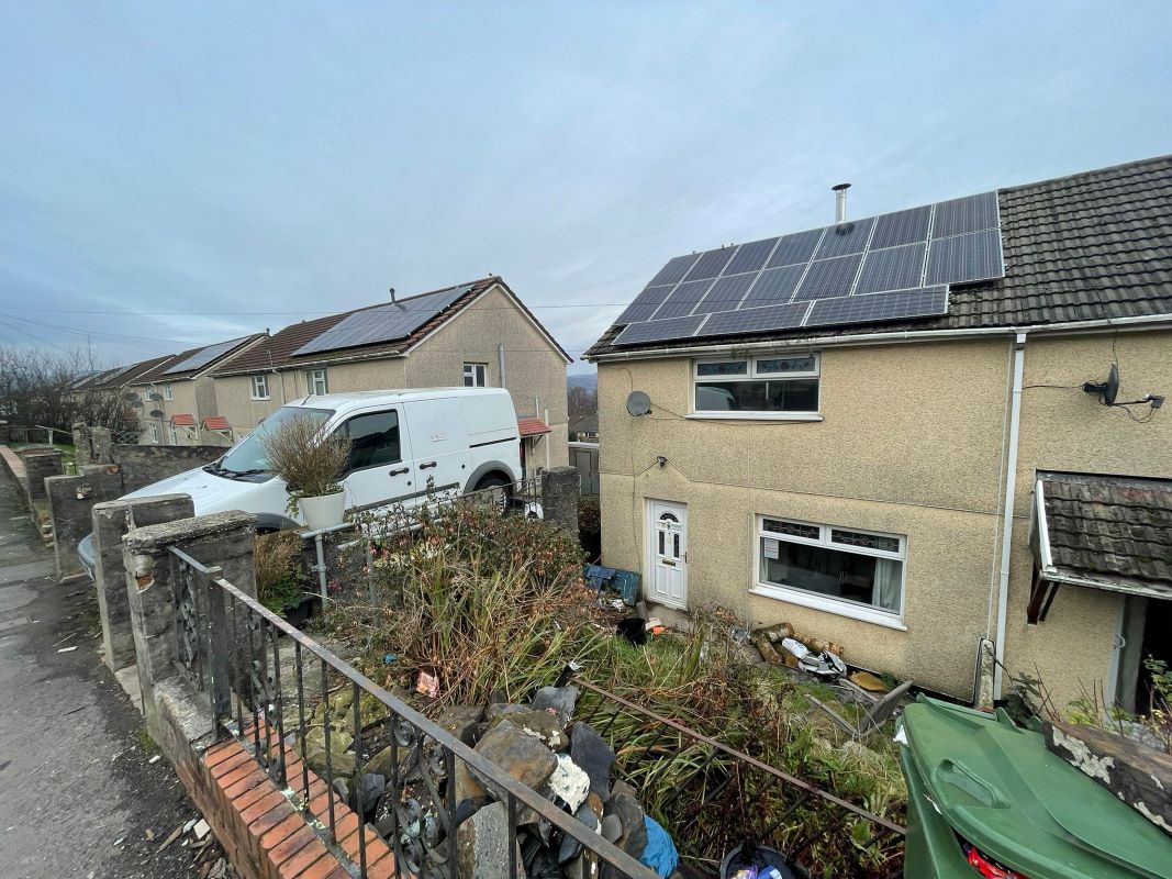 172 Garth Avenue Glyncoch, Pontypridd, CF37 3AD
