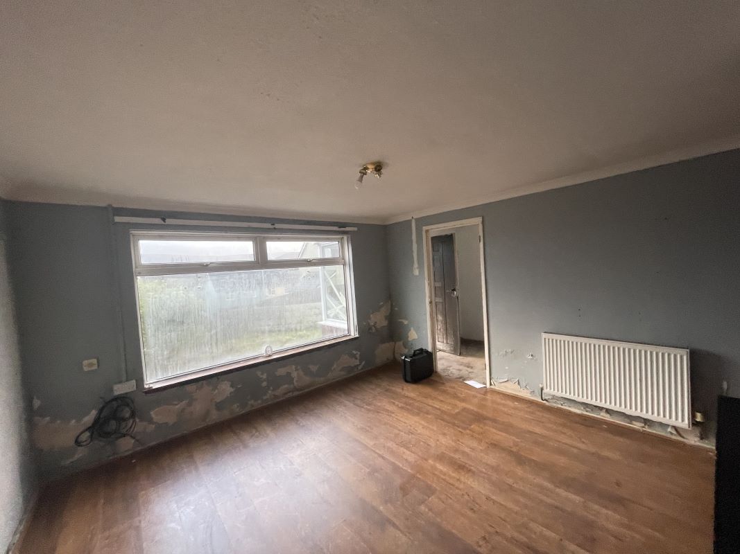 98 Hillside Avenue Blaenavon, Pontypool, Torfaen, NP4 9JE