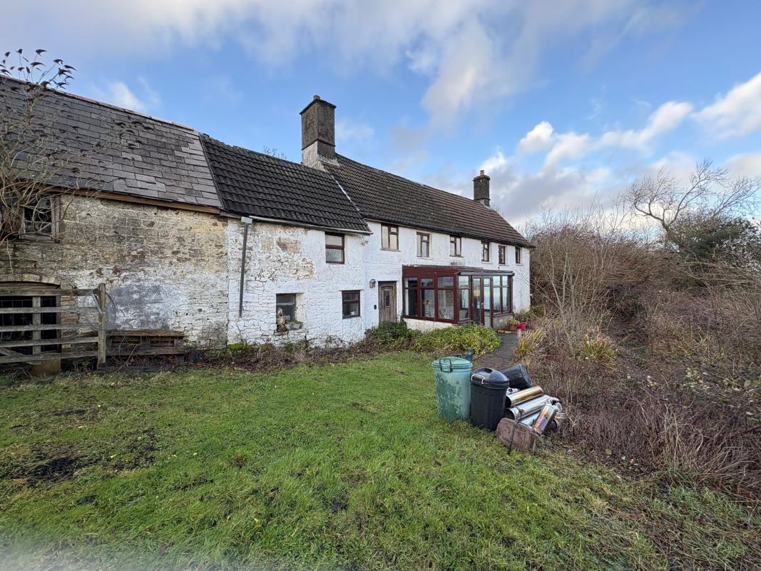 Property for Auction in Wales - New Farm Cottage, Penyrheol, Pontypool, Torfaen, NP4 5XP