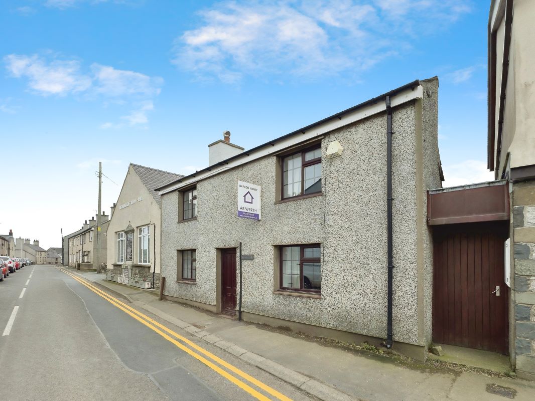 Property for Auction in Wales - Glasfryn Brynsiencyn, Llanfairpwllgwyngyll, Anglesey, LL61 6UB
