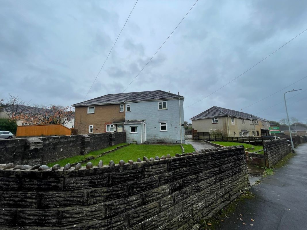 Property for Auction in Wales - 40 Penplas Road, Blaenymaes, Swansea, SA5 5PJ