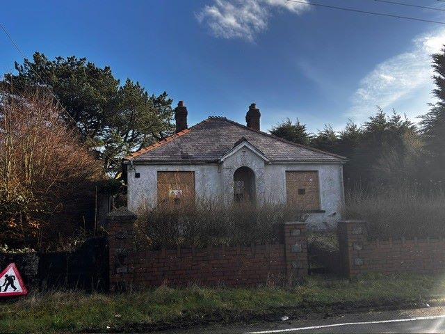 Property for Auction in Wales - Penmount Trimsaran, Kidwelly, Carmarthenshire, SA17 4EY