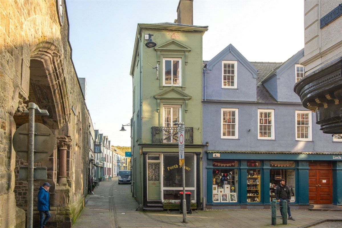 Property for Auction in Wales - 42 High Street, Caernarfon, Gwynedd, LL55 1RH