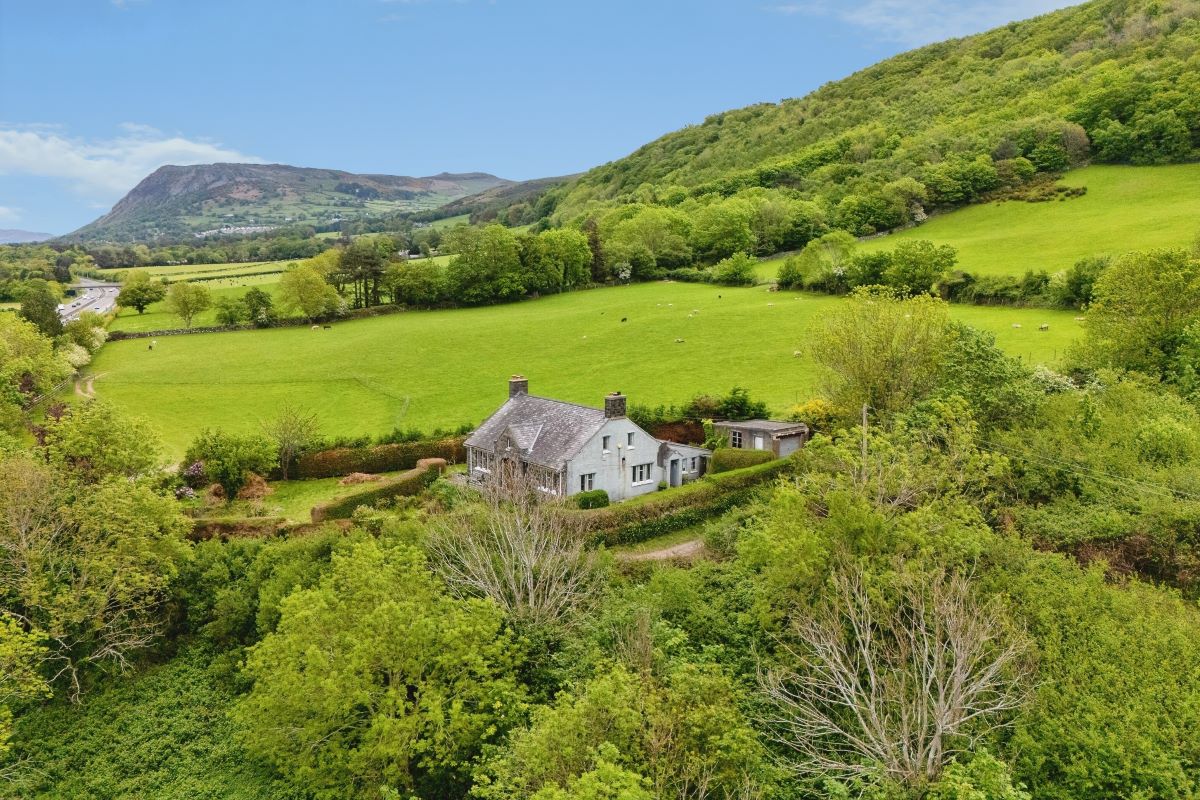 Sunnyside Abergwyngregyn, Llanfairfechan, Gwynedd, LL33 0LA