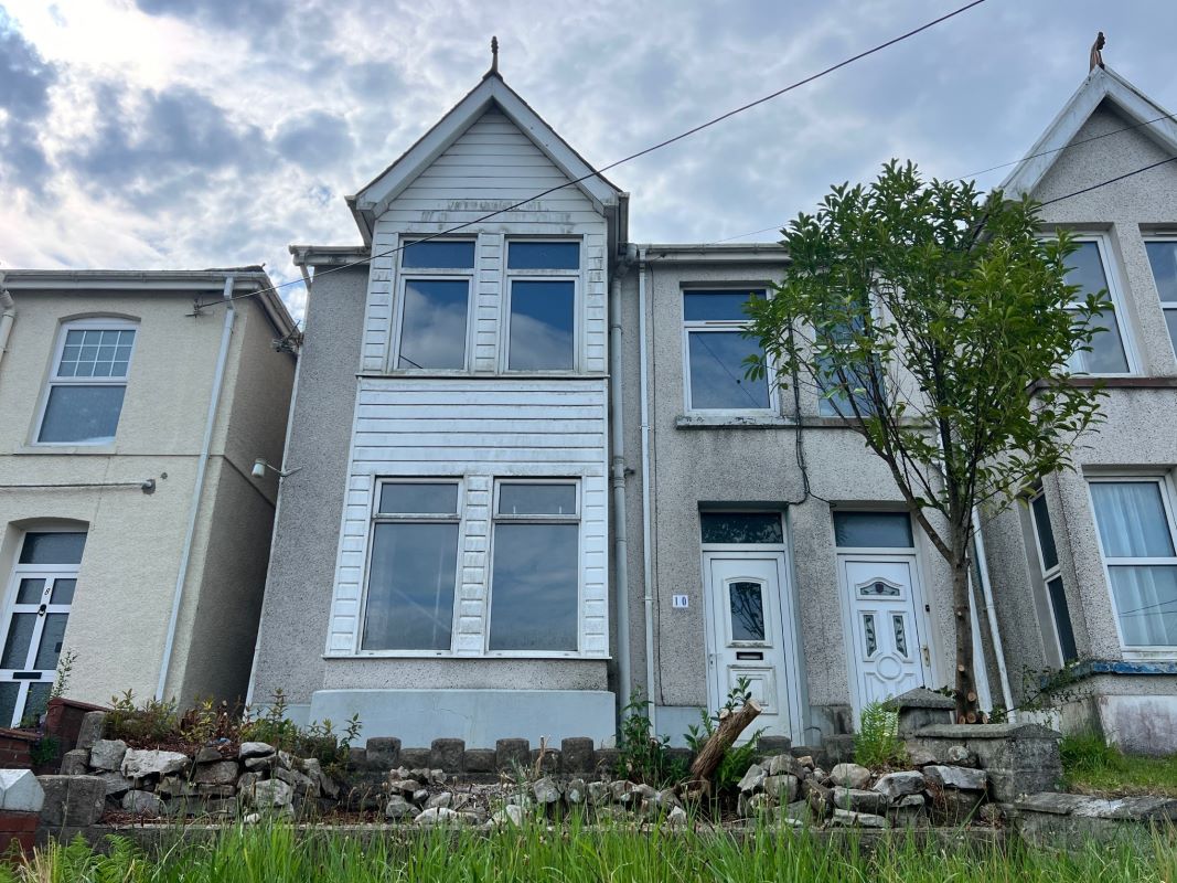 Property for Auction in Wales - 10 Penybanc Road, Ammanford, SA18 3EA