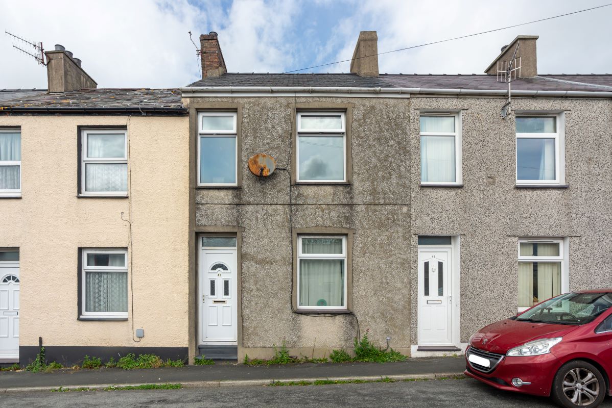Property for Auction in Wales - 41 Mountain Street, Caernarfon, Gwynedd, LL55 1PW