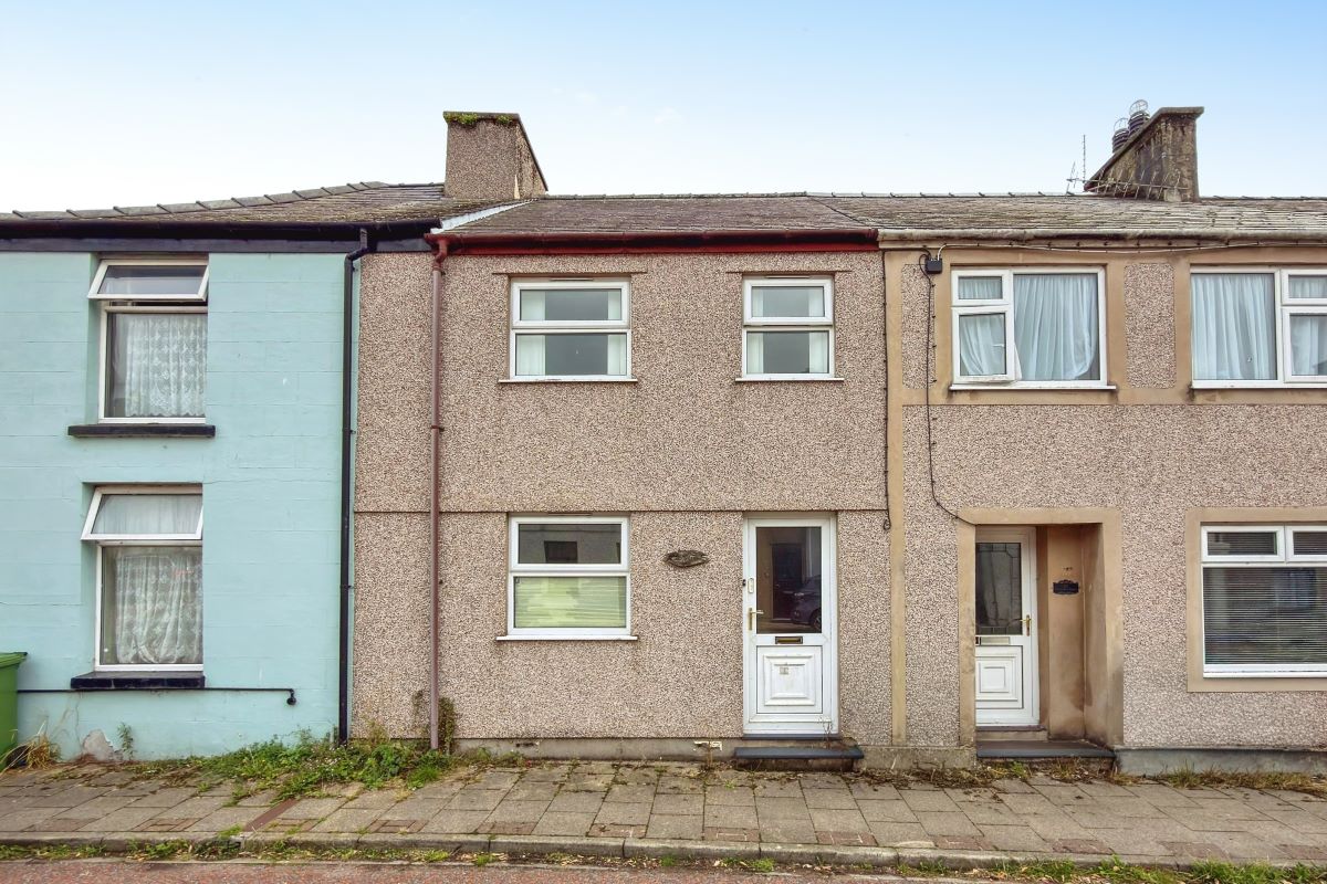 Property for Auction in Wales - 17 Baptist Street Penygroes, Caernarfon, Gwynedd, LL54 6NU