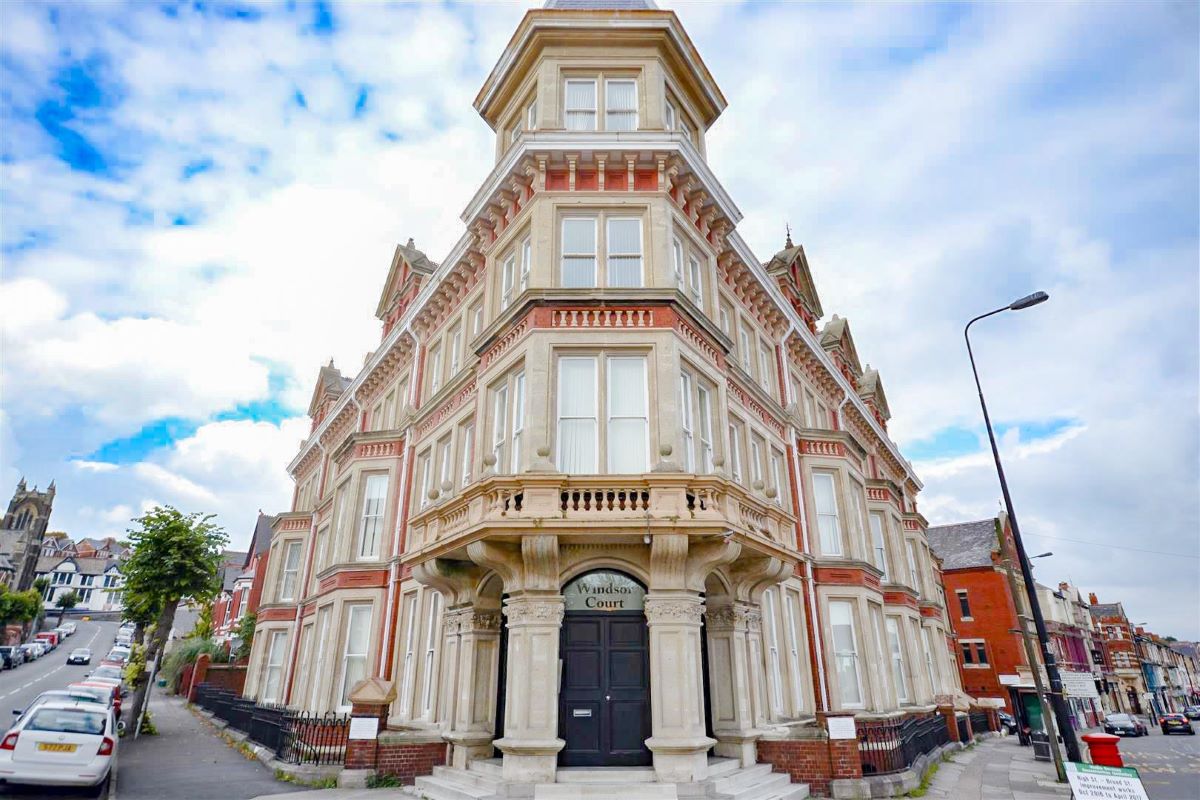 Property for Auction in Wales - 9 Windsor Court Windsor Road, Barry, CF62 7AP