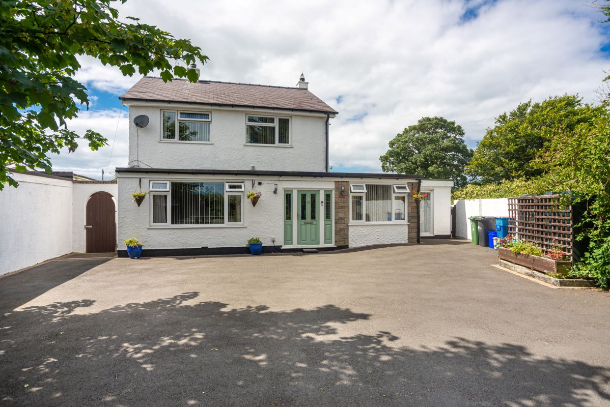 Property for Auction in Wales - Llyswen, Cemaes Bay, Anglesey, LL67 0HU