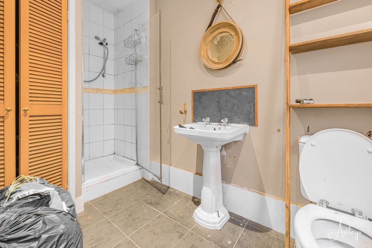 16 Oaklands Terrace, Mount Pleasant, Swansea, SA1 6JJ