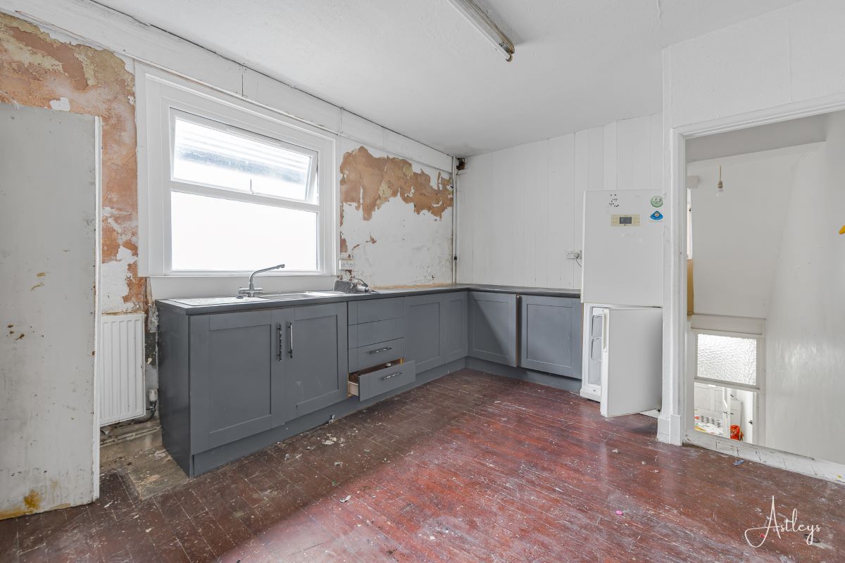 16 Oaklands Terrace, Mount Pleasant, Swansea, SA1 6JJ