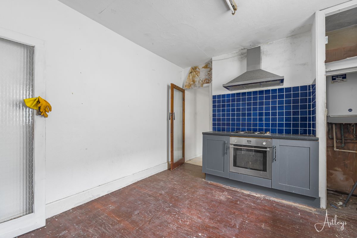 16 Oaklands Terrace, Mount Pleasant, Swansea, SA1 6JJ