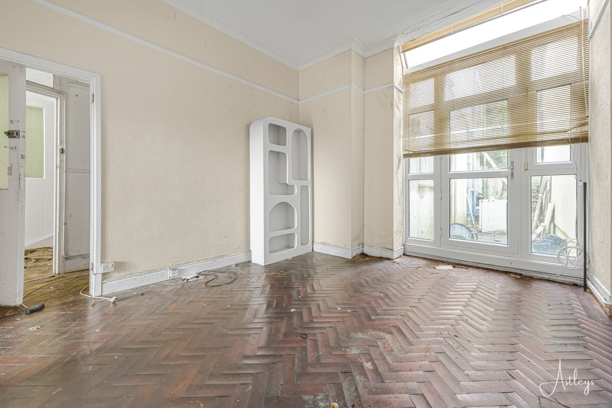 16 Oaklands Terrace, Mount Pleasant, Swansea, SA1 6JJ