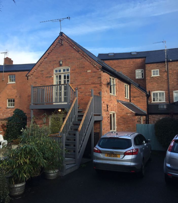 Flat 2, 31 Saltisford, Warwick, Warwickshire, CV34 4TD