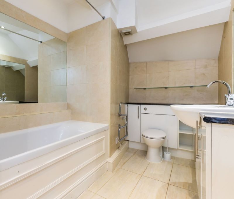 Flat 2, 31 Saltisford, Warwick, Warwickshire, CV34 4TD