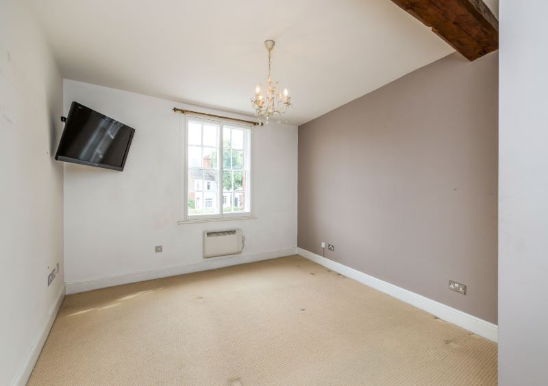 Flat 2, 31 Saltisford, Warwick, Warwickshire, CV34 4TD