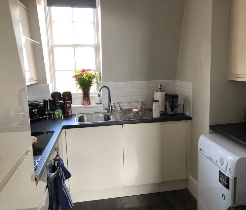 Flat 2B, 1 Market Place, Newark, Nottinghamshire, NG24 1DY