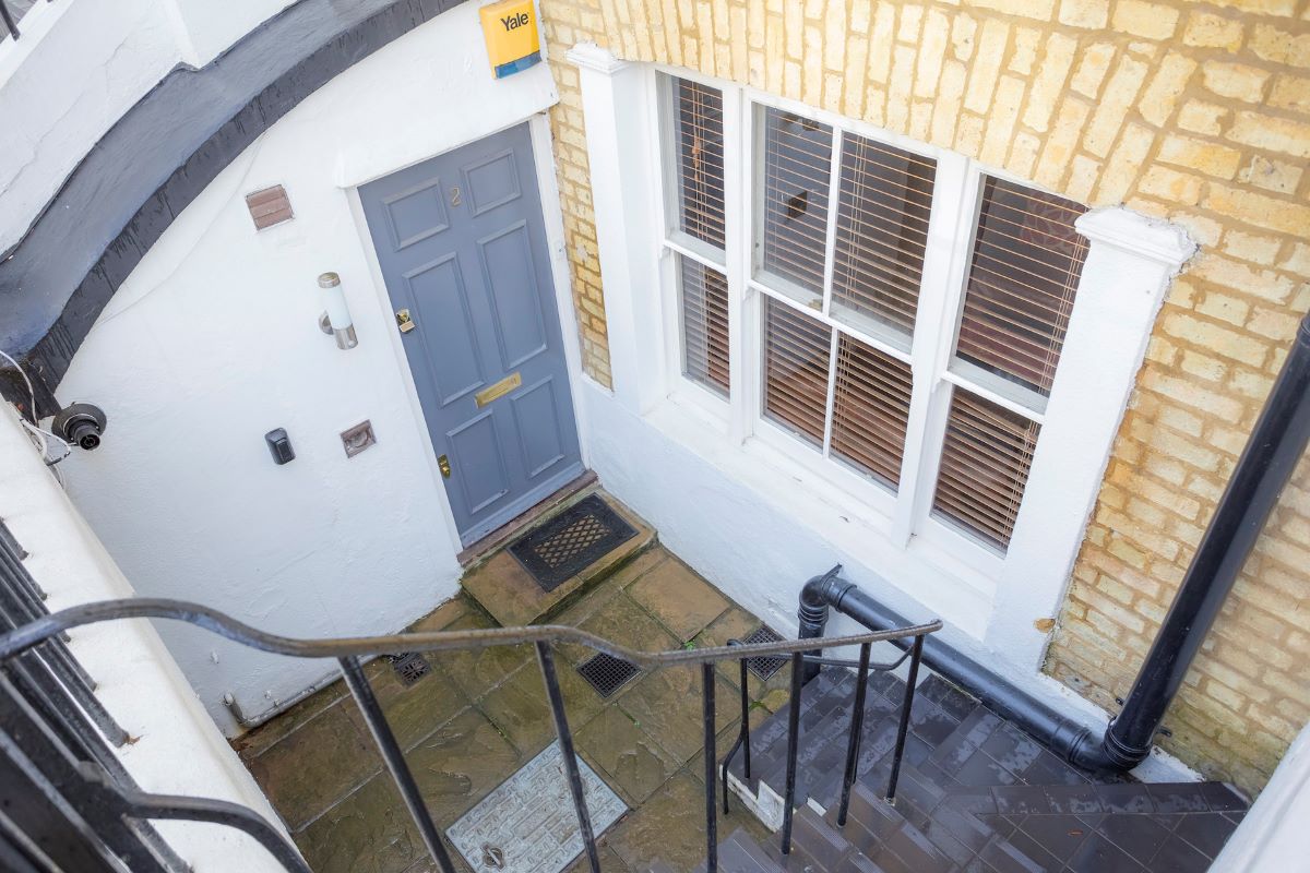 Flat 2 Victoria Court, 17-19 Kempsford Gardens, London, SW5 9LA