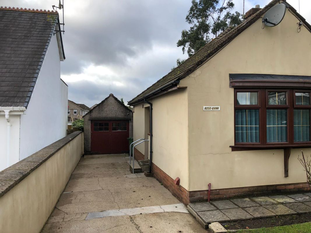 Rose Bank, Gwaunmiskin Road, Beddau, Pontypridd, CF38 2AY