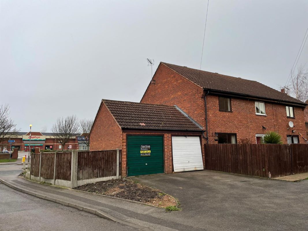 Garage off Summers Road, Newark, Nottinghamshire, NG24 1HW