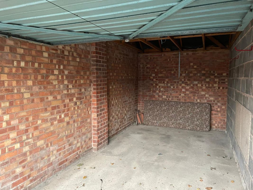 Garage off Summers Road, Newark, Nottinghamshire, NG24 1HW