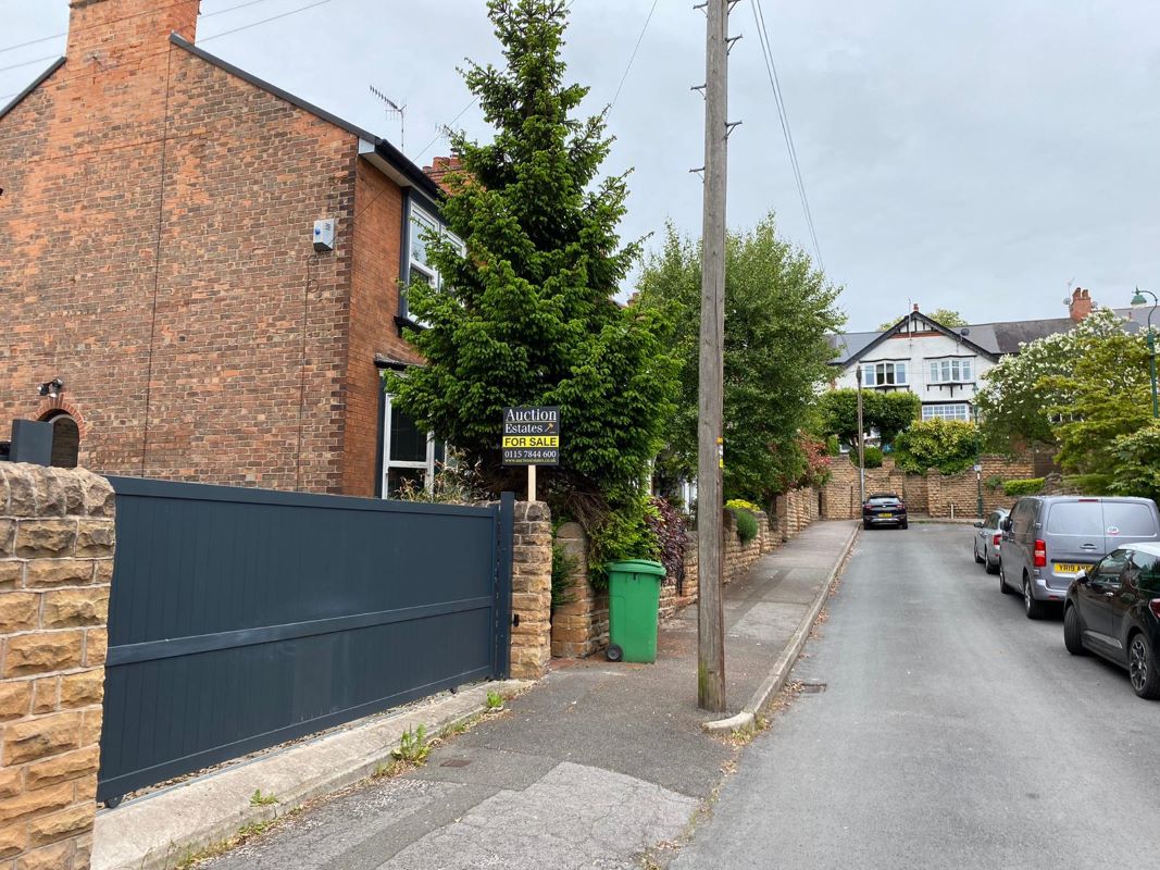 5B Ebers Grove, Nottingham, NG3 5EA