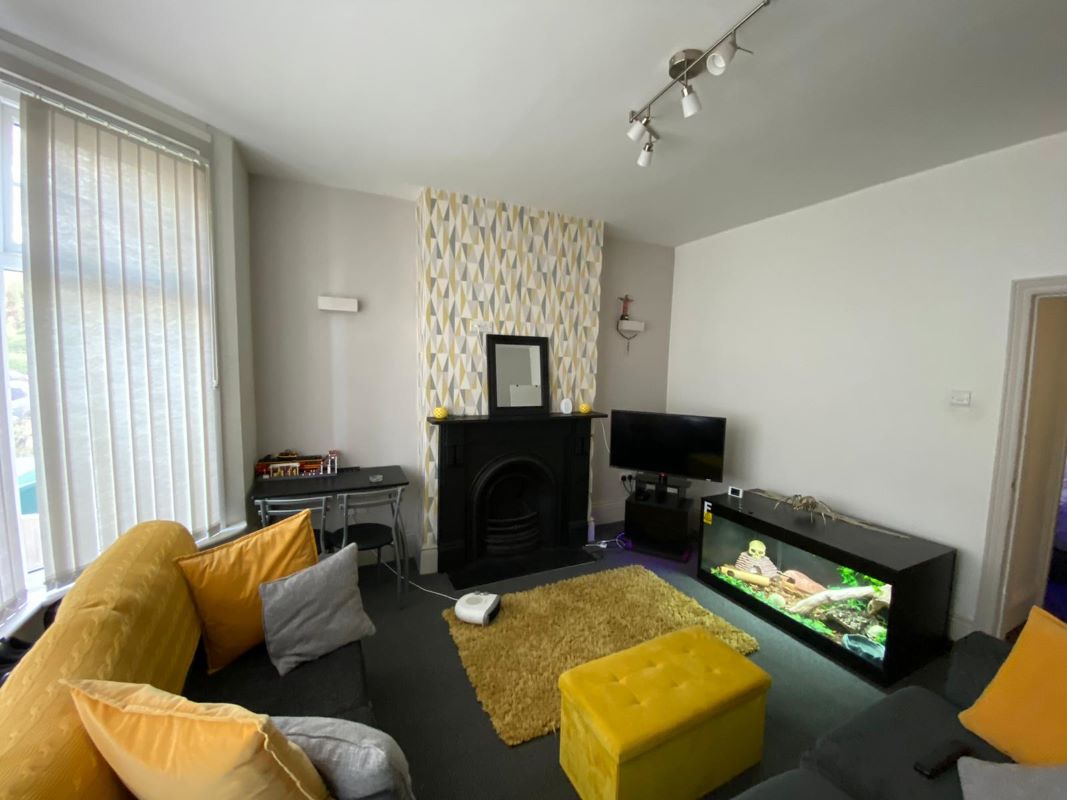 5B Ebers Grove, Nottingham, NG3 5EA