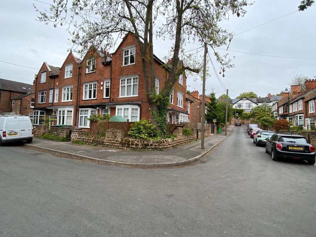 5B Ebers Grove, Nottingham, NG3 5EA
