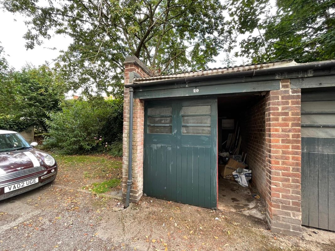 Garage at Mansfield Court, Mansfield Road, Nottingham, NG5 2BW