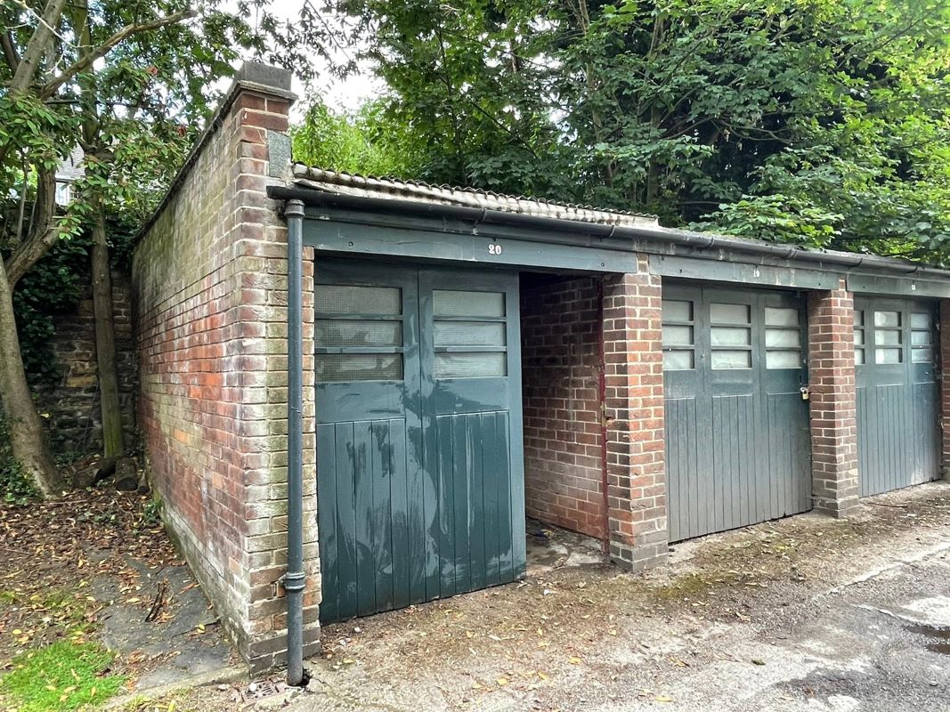 Garage at Mansfield Court, Mansfield Road, Nottingham, NG5 2BW