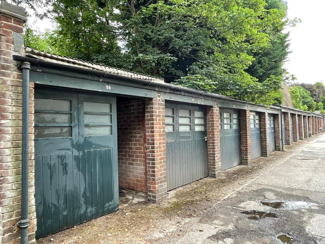 Garage at Mansfield Court, Mansfield Road, Nottingham, NG5 2BW