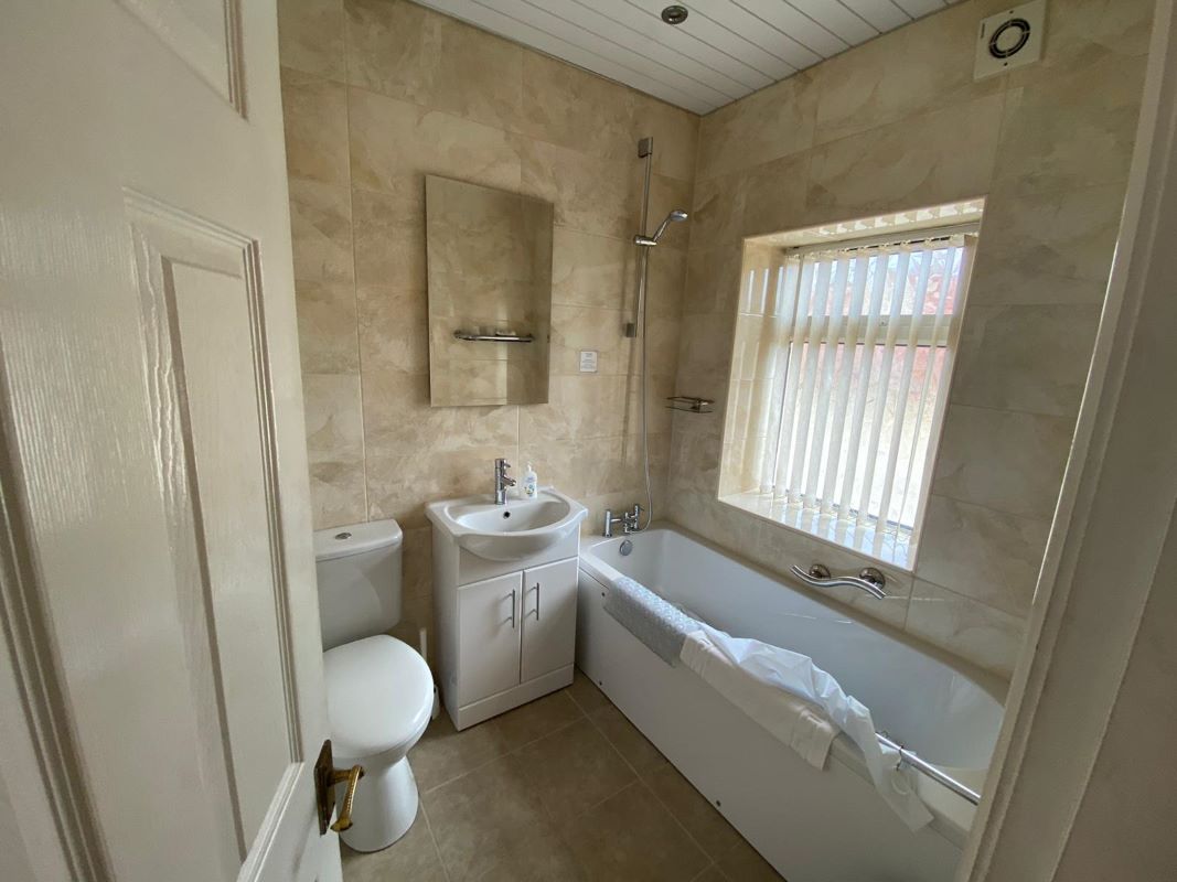 Oak House & Oak Cottage, Beal Lane, Shaw, Oldham, OL2 8PB