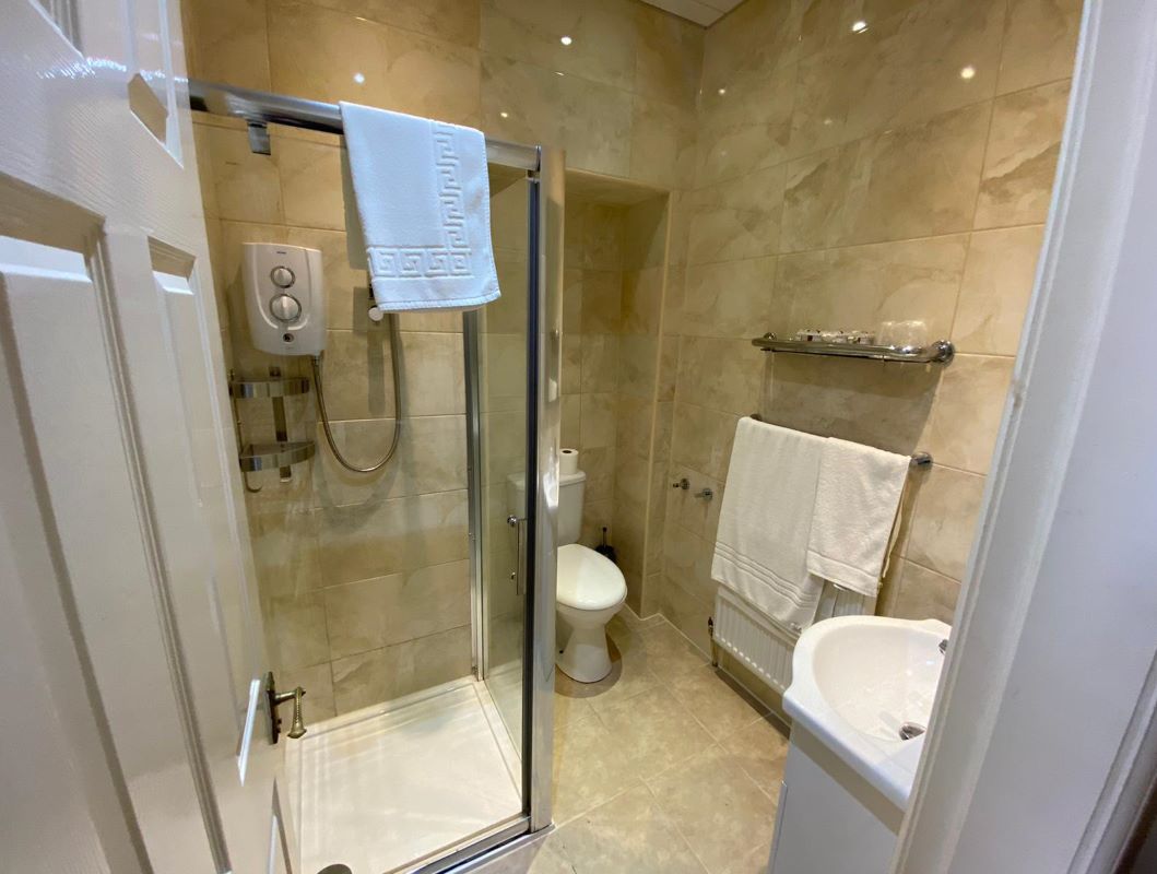 Oak House & Oak Cottage, Beal Lane, Shaw, Oldham, OL2 8PB