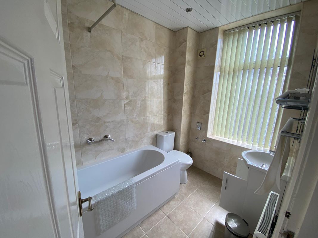 Oak House & Oak Cottage, Beal Lane, Shaw, Oldham, OL2 8PB