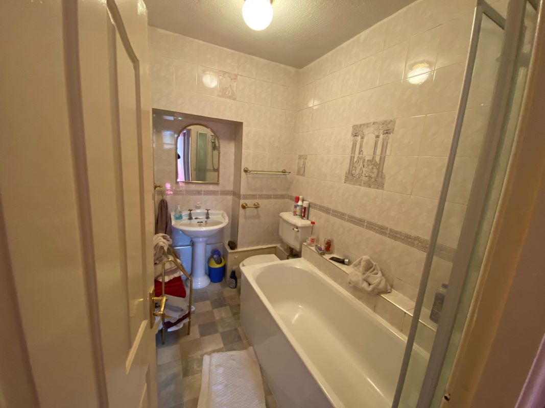 Oak House & Oak Cottage, Beal Lane, Shaw, Oldham, OL2 8PB