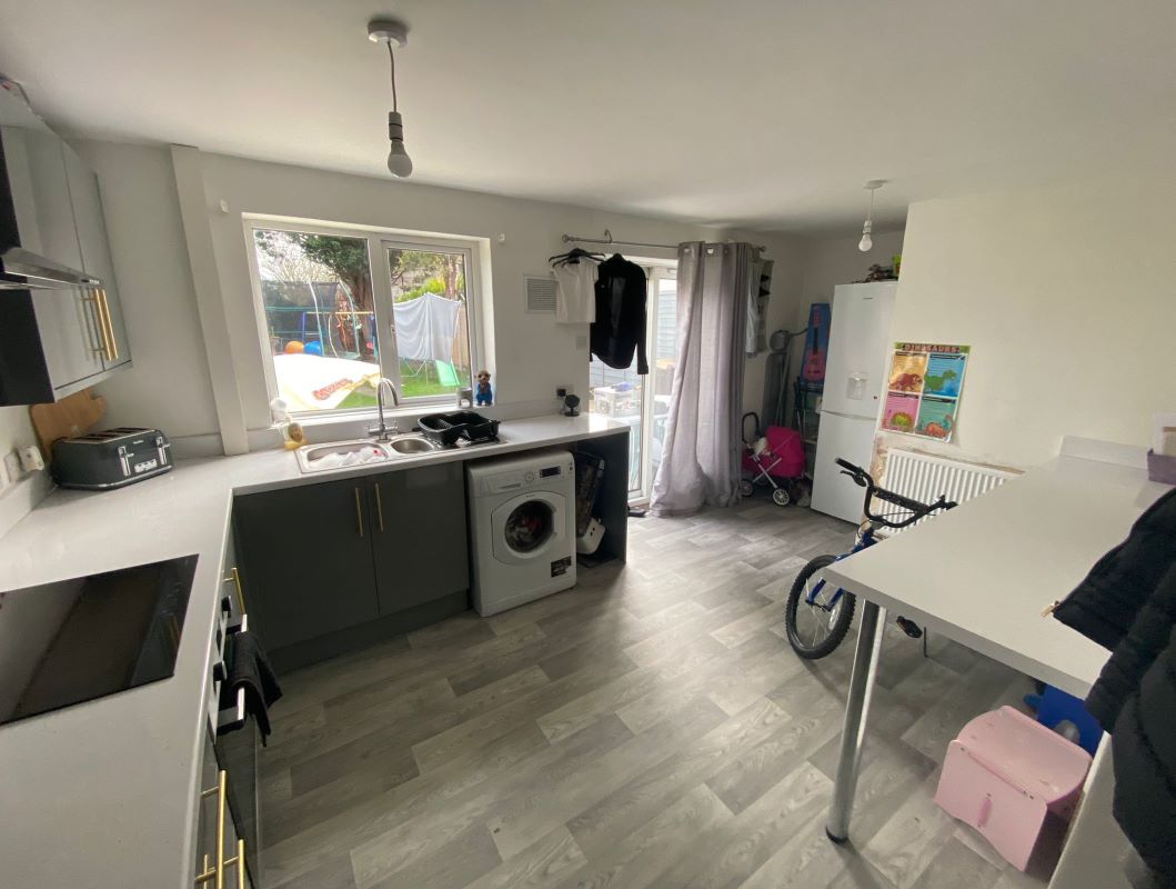 39 Gardendale Avenue, Clifton, Nottingham, NG11 9HX